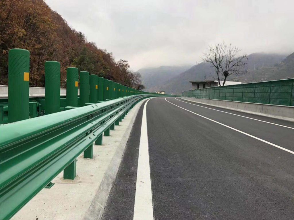 大型噴涂設(shè)備廠家科普關(guān)于高速護欄涂層檢測要點！